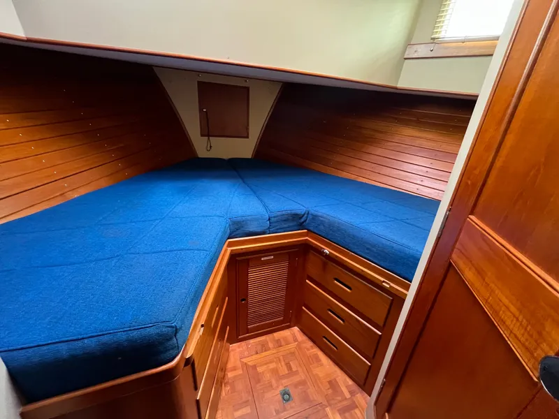 Slide: The Image of Seahorse 1989 Grand Banks 42 Legasea Marine - 44