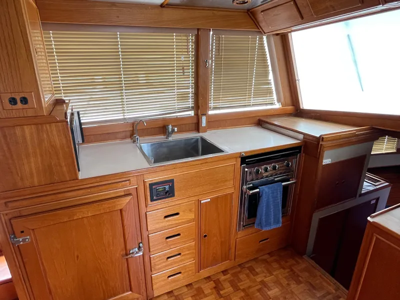 Slide: The Image of Seahorse 1989 Grand Banks 42 Legasea Marine - 6