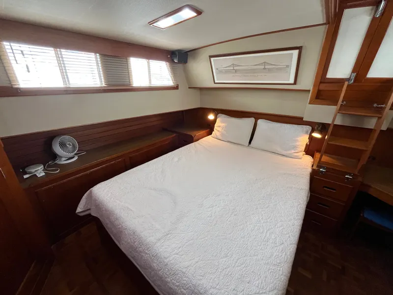 Slide: The Image of Seahorse 1989 Grand Banks 42 Legasea Marine - 28
