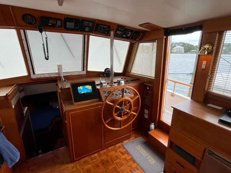 Slide: The Image of Seahorse 1989 Grand Banks 42 Legasea Marine - 8