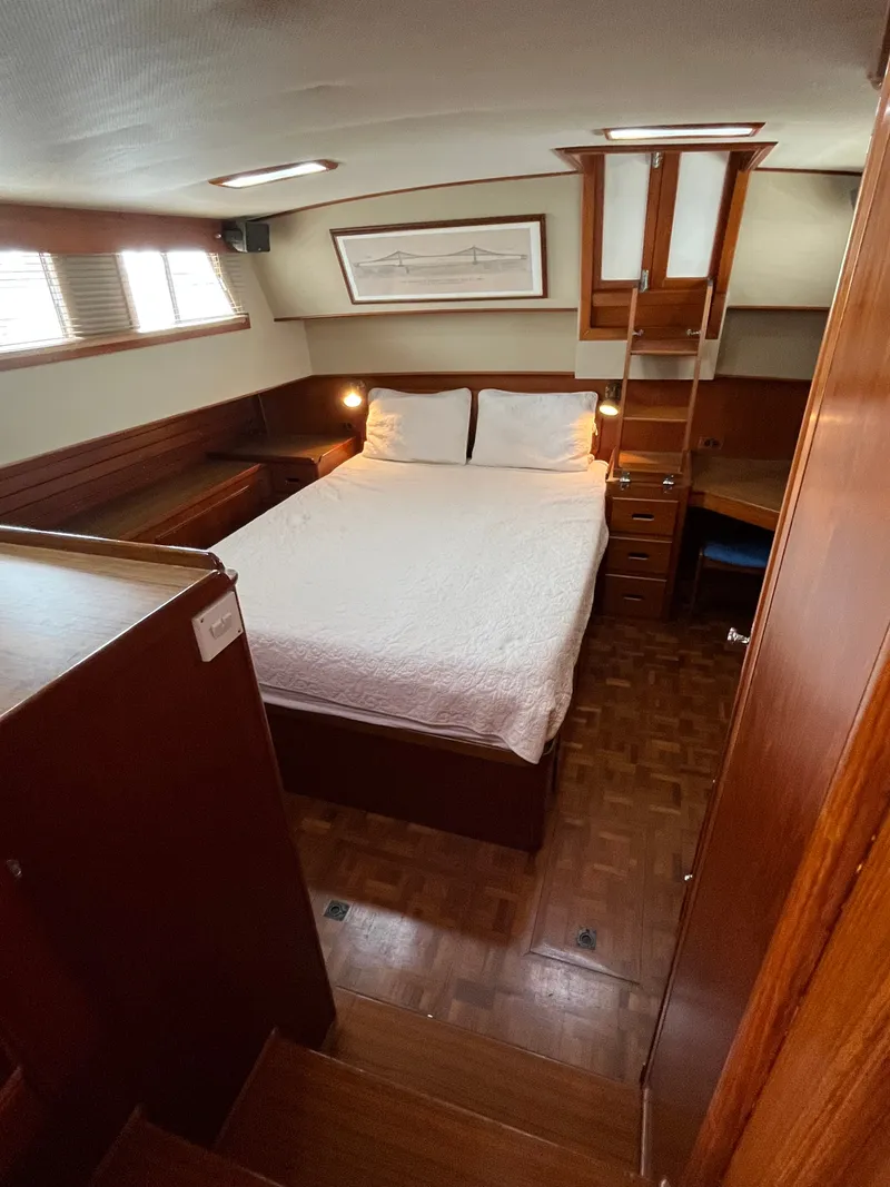 Slide: The Image of Seahorse 1989 Grand Banks 42 Legasea Marine - 27