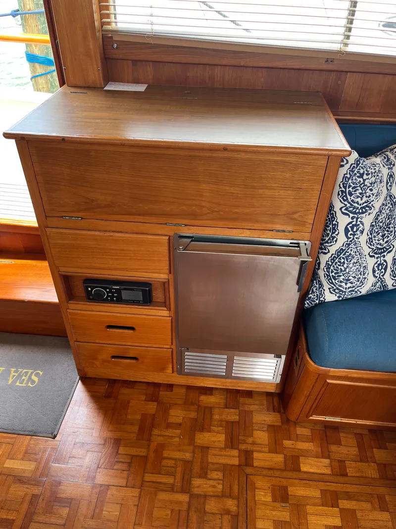Slide: The Image of Seahorse 1989 Grand Banks 42 Legasea Marine - 13