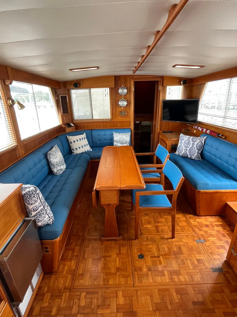 Slide: The Image of Seahorse 1989 Grand Banks 42 Legasea Marine - 4