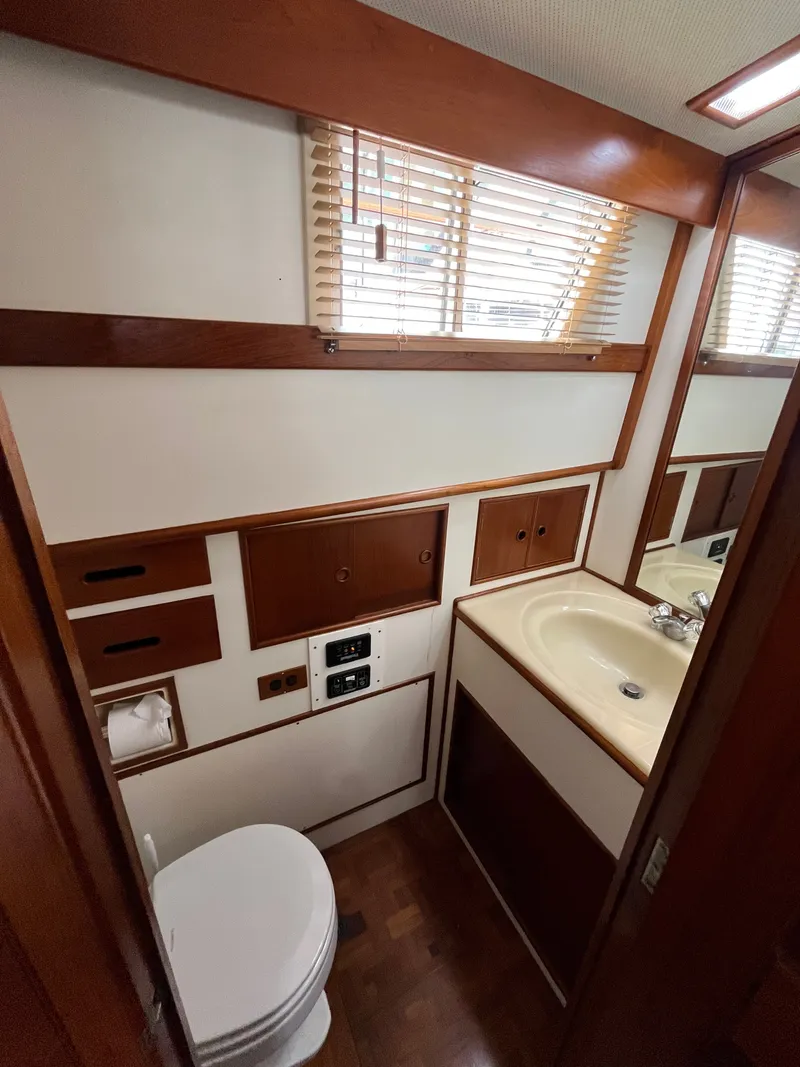 Slide: The Image of Seahorse 1989 Grand Banks 42 Legasea Marine - 32