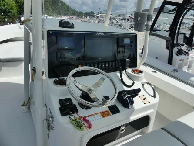 Slide: The Image of Parker Marine 2801 Center Console 2022 - 12