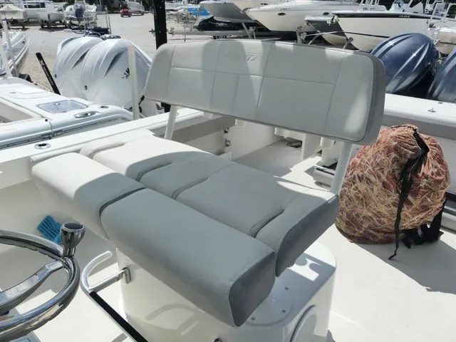 Slide: The Image of Parker Marine 2801 Center Console 2022 - 13