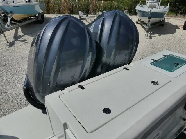 Slide: The Image of Parker Marine 2801 Center Console 2022 - 7