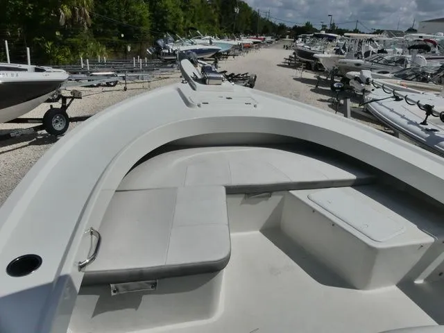 Slide: The Image of Parker Marine 2801 Center Console 2022 - 15