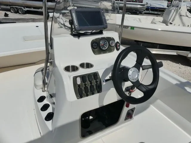 Slide: The Image of Mako Pro Skiff 19 CC 2017 - 8