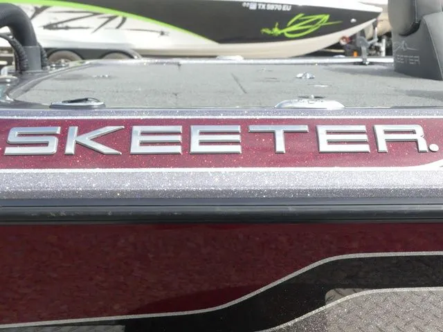 Slide: The Image of Skeeter ZX200 2018 - 16