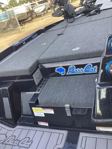 Slide: The Image of The image shows the deck of a Bass Cat Lynx STS boat with gray carpeting. - 41