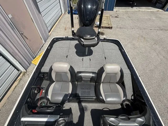 Slide: The Image of Skeeter ZX20 2013 - 13