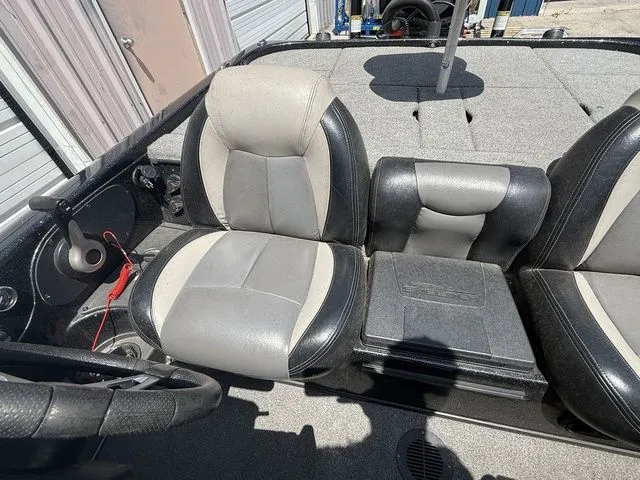 Slide: The Image of Skeeter ZX20 2013 - 15