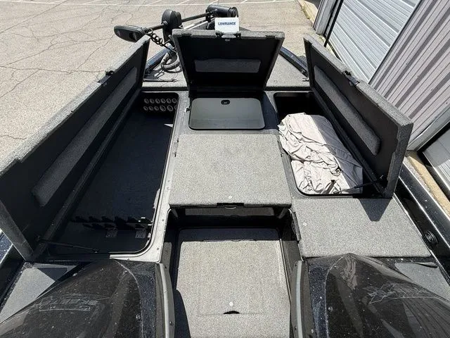 Slide: The Image of Skeeter ZX20 2013 - 25
