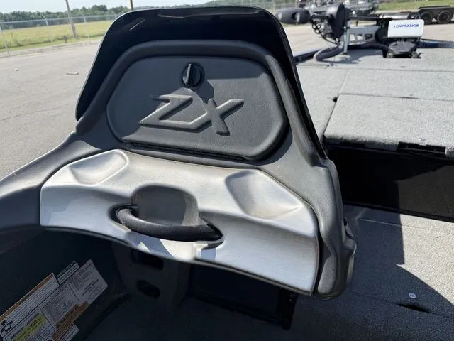 Slide: The Image of Skeeter ZX20 2013 - 18