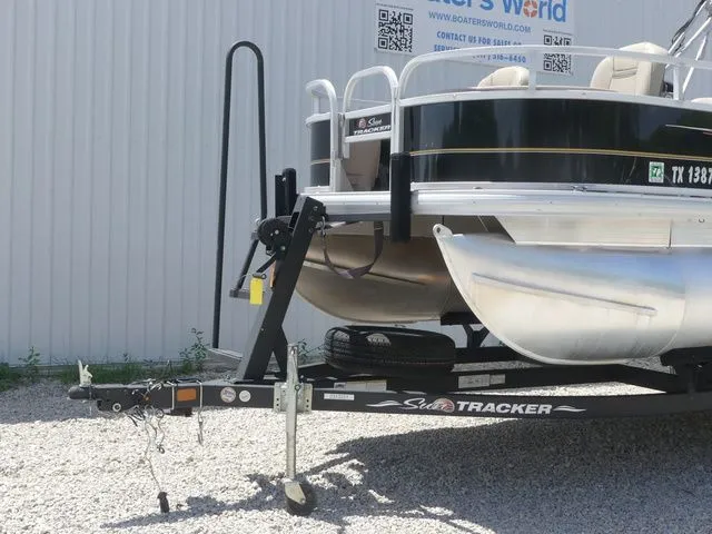 Slide: The Image of Sun Tracker Bass Buggy 18 DLX 2021 - 49