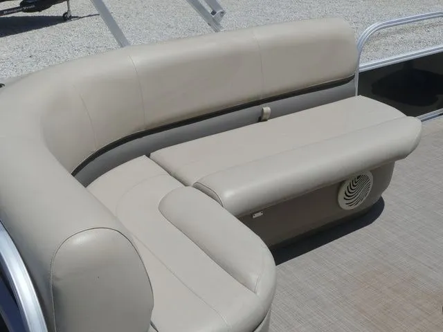 Slide: The Image of Sun Tracker Bass Buggy 18 DLX 2021 - 59