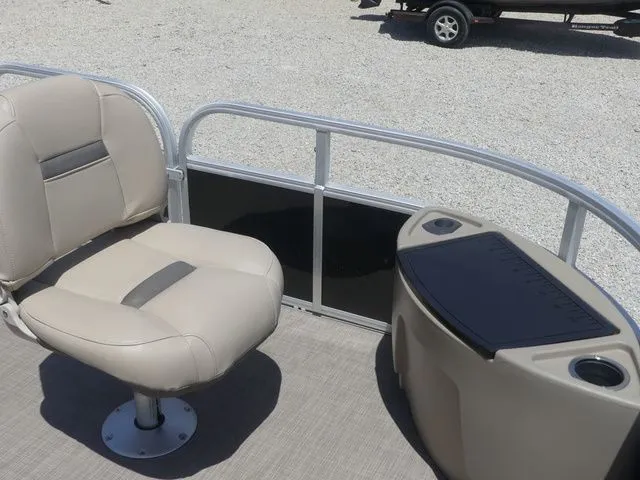 Slide: The Image of Sun Tracker Bass Buggy 18 DLX 2021 - 53