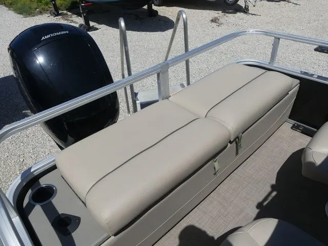 Slide: The Image of Sun Tracker Bass Buggy 18 DLX 2021 - 36