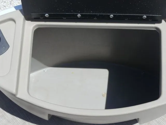 Slide: The Image of Sun Tracker Bass Buggy 18 DLX 2021 - 67