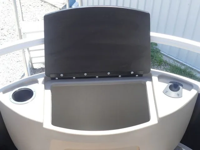 Slide: The Image of Sun Tracker Bass Buggy 18 DLX 2021 - 66