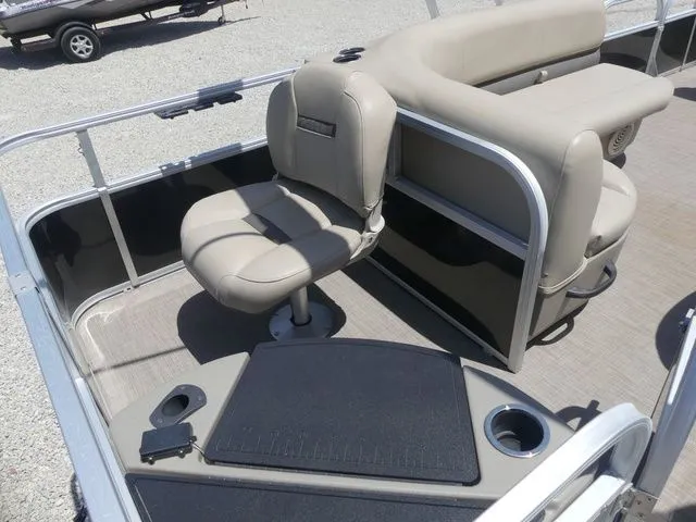 Slide: The Image of Sun Tracker Bass Buggy 18 DLX 2021 - 58