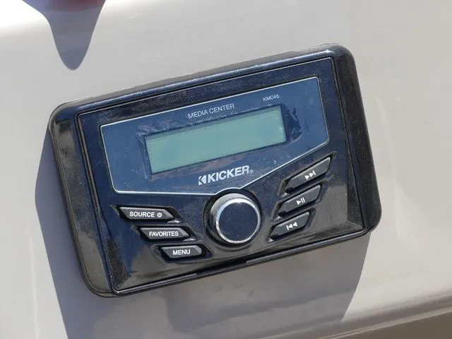Slide: The Image of Sun Tracker Bass Buggy 18 DLX 2021 - 40