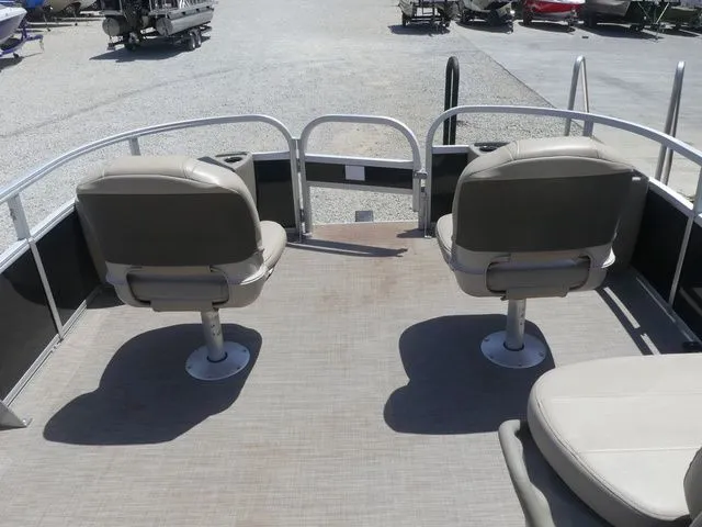 Slide: The Image of Sun Tracker Bass Buggy 18 DLX 2021 - 61