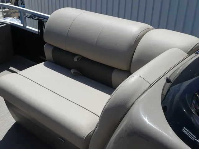 Slide: The Image of Sun Tracker Bass Buggy 18 DLX 2021 - 24