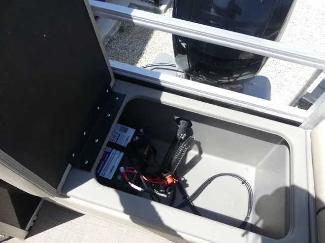 Slide: The Image of Sun Tracker Bass Buggy 18 DLX 2021 - 37