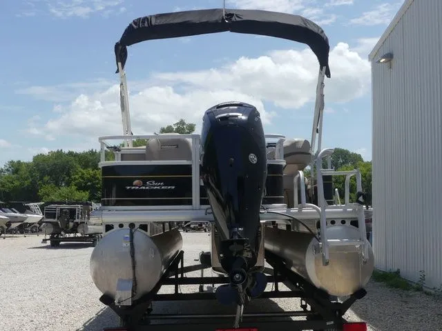 Slide: The Image of Sun Tracker Bass Buggy 18 DLX 2021 - 43