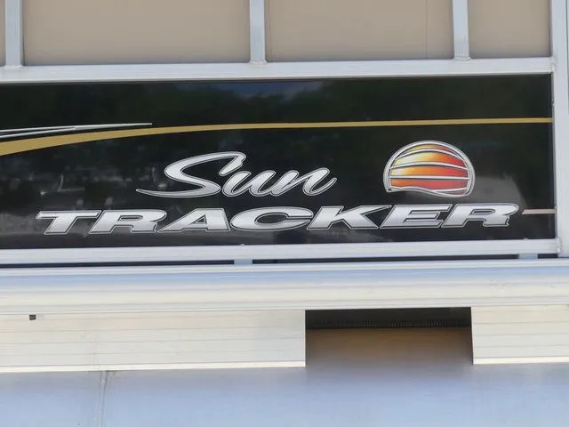 Slide: The Image of Sun Tracker Bass Buggy 18 DLX 2021 - 48