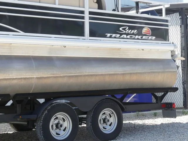 Slide: The Image of Sun Tracker Bass Buggy 18 DLX 2021 - 9