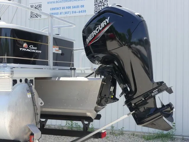 Slide: The Image of Sun Tracker Bass Buggy 18 DLX 2021 - 46