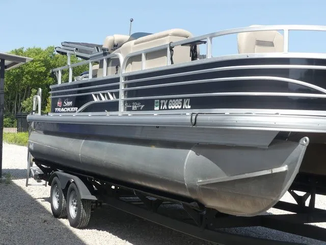 Slide: The Image of Tracker FISHIN BARGE 22DLX 2022 - 4