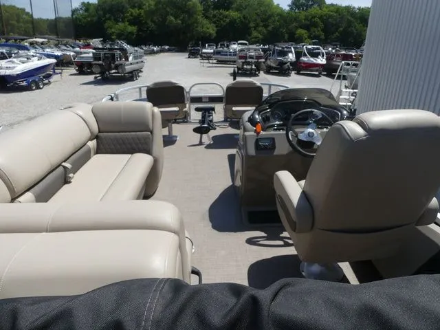 Slide: The Image of Tracker FISHIN BARGE 22DLX 2022 - 23