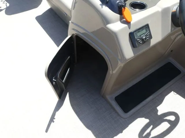Slide: The Image of Tracker FISHIN BARGE 22DLX 2022 - 33
