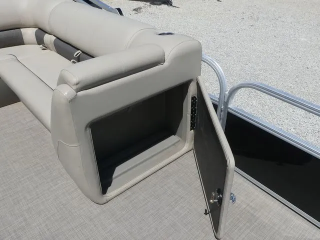 Slide: The Image of Tracker FISHIN BARGE 22DLX 2022 - 32