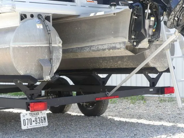 Slide: The Image of Tracker FISHIN BARGE 22DLX 2022 - 8