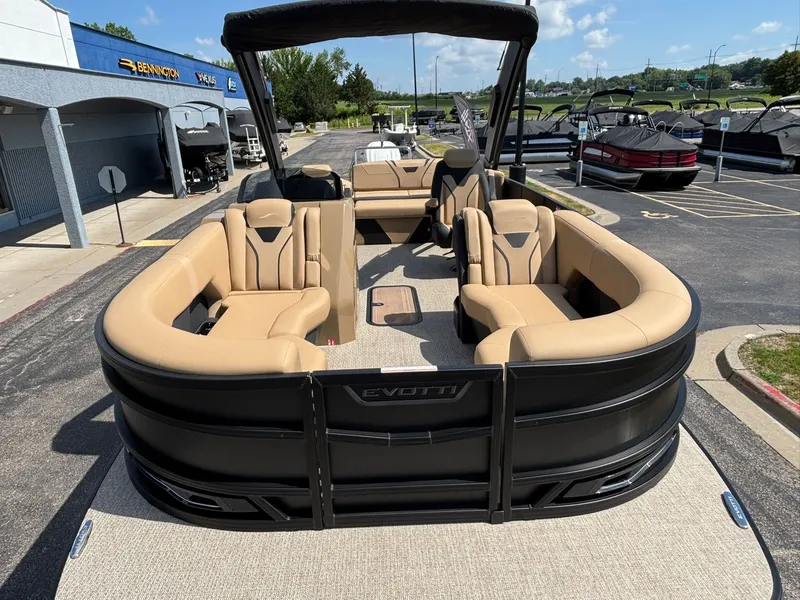 Slide: The Image of Evotti 723 CS 2027: Luxurious pontoon boat with beige leather seats and black railing, parked outdoors. - 9