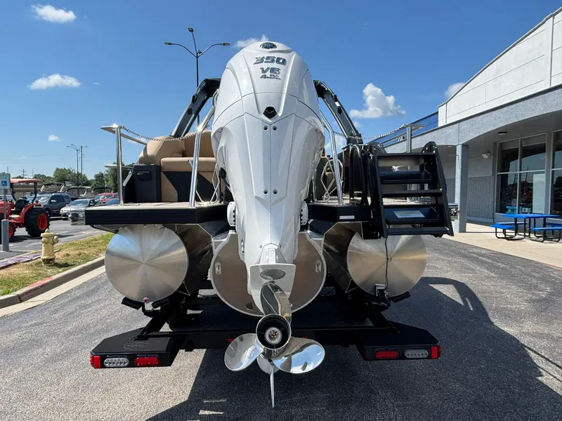 Slide: The Image of The image shows the rear of an Evotti 723 CS boat with a powerful outboard motor. - 7