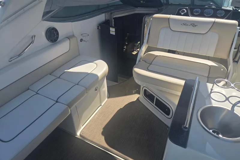 Slide: The Image of Interior of 2012 Sea Ray Sundancer 260 boat with seating and sink. - 10