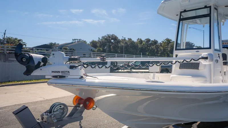 The Image of A white boat with a Minn Kota trolling motor at the front, on a trailer. - 1