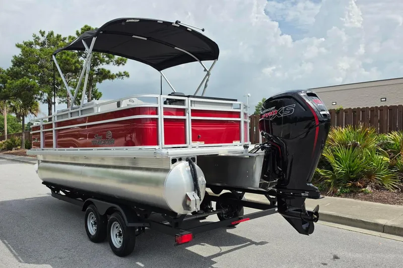 Slide: The Image of 2026 Sun Tracker SportFish 20 DLX pontoon boat with Mercury Pro XS engine on trailer. - 11