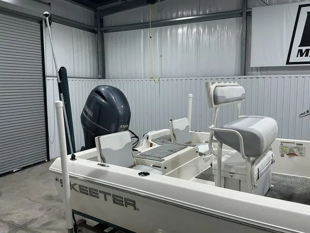 Slide: The Image of Skeeter SX210 2019 - 18