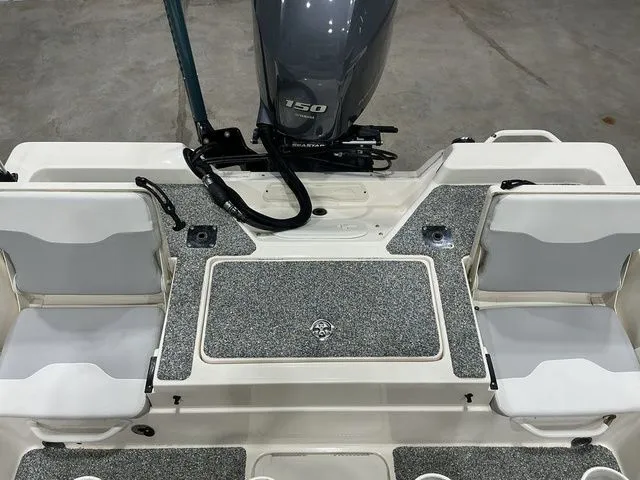 Slide: The Image of Skeeter SX210 2019 - 22