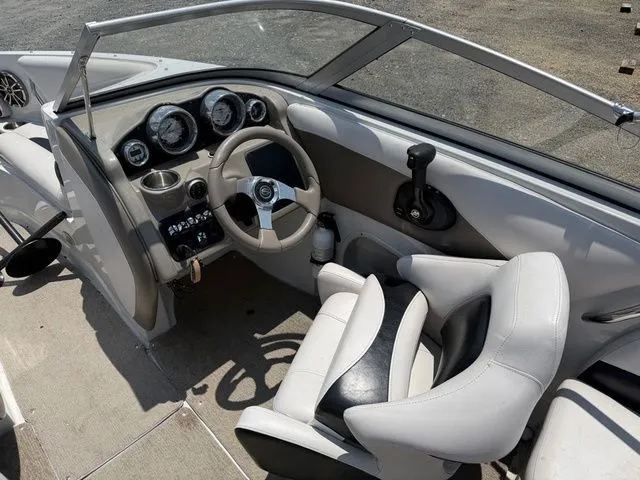 Slide: The Image of Crownline Boats 19 XS - 150 HP Mercury 2014 - 9