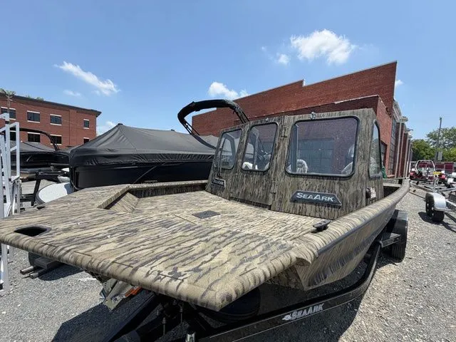 Slide: The Image of SeaArk 2272 MVT Flatcat - 200 Suzuki 2027 - 11