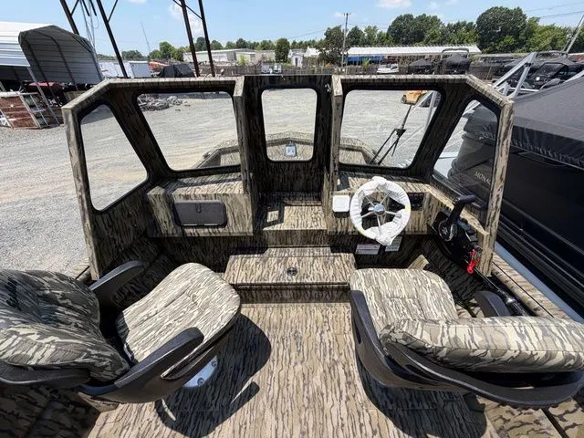 Slide: The Image of SeaArk 2272 MVT Flatcat - 200 Suzuki 2027 - 6