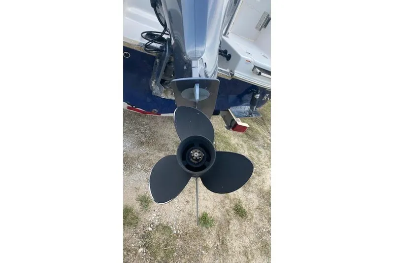 Slide: The Image of 2017 Robalo R222 Center Console boat propeller on display. - 11